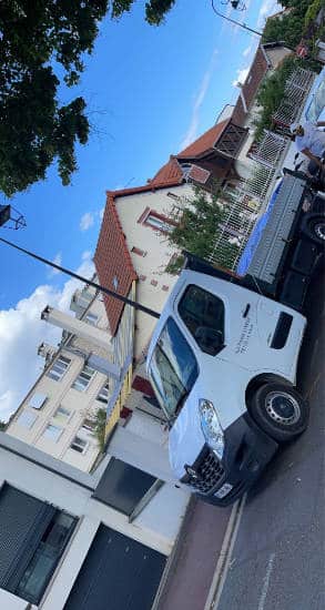 Travaux de couverture entrain d'être rélaisés sur une toiture